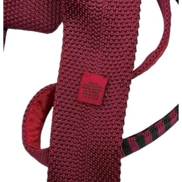 ALFANI Men's 100% Polyester Knit Necktie DESIGNER Tie Black Red Striped W:2" EUC - Picture 3 of 5